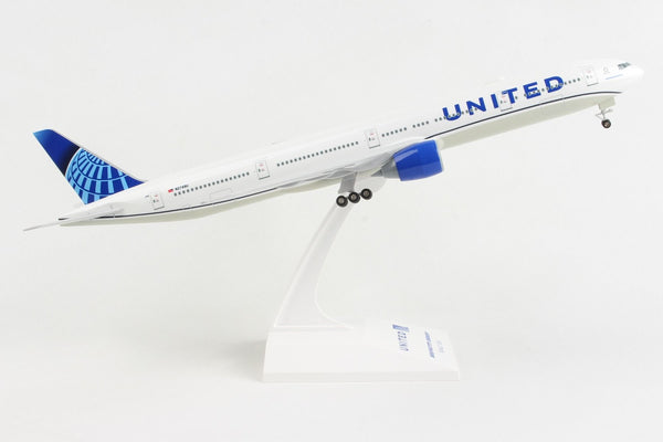 Skymarks United Airlines 777-300 1/200 Scale with Stand & Gears N2749U