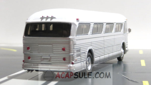 White/Silver Undecorated 1/87 Scale 1959 GM PD4104 Motorcoach Diecast Model