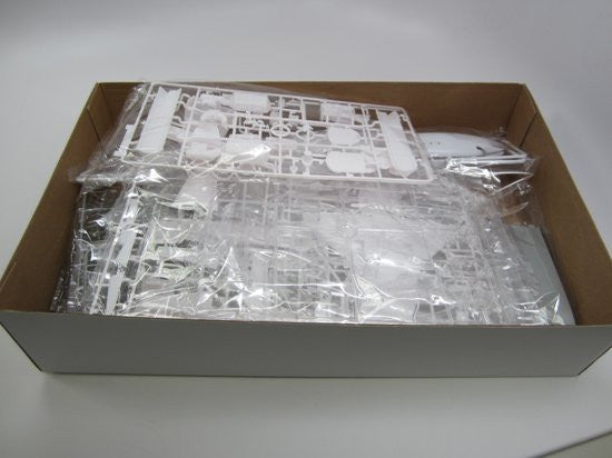 Dragon NASA Space Shuttle "Discovery" w/747-100 SCA 1/144 Scale Model Kit