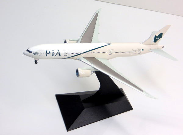 Dragon Wings PIA (Pakistan International) 777-200LR ~ AP-BGY 1/400 Diecast Model