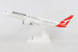Skymarks Model Qantas Boeing 787-9 1/200 Scale with Stand VH-ZNA