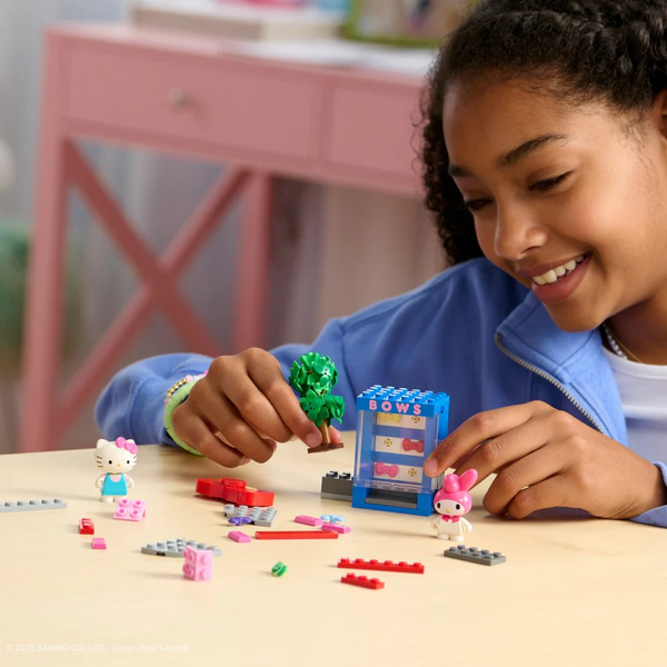 Hello Kitty and Friends Bow Vending Machine Building Set Toy (120 Pieces)