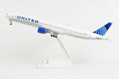 Skymarks United Airlines 777-300 1/200 Scale with Stand & Gears N2749U