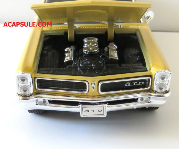 Gold 1965 Pontiac GTO 1/24 Scale Diecast Model with Window Box by Welly