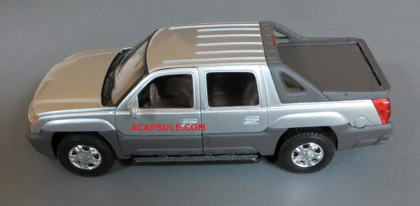 Silver 2002 Chevrolet Avalanche Pick Up 1/24 Scale Diecast Model