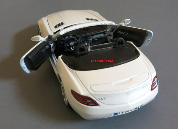 White Mercedes Benz SLS AMG Roadster 1/24 Scale Diecast Model by Maisto
