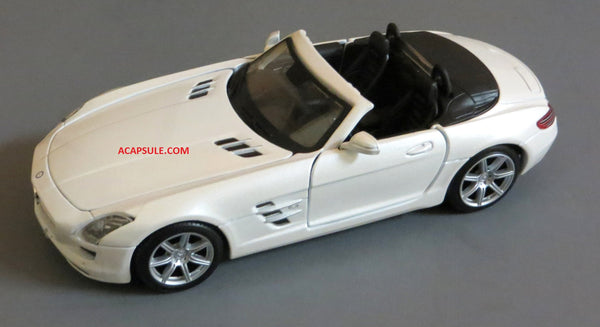 White Mercedes Benz SLS AMG Roadster 1/24 Scale Diecast Model by Maisto