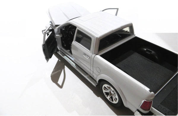 Jada Toys 2014 White Dodge Ram 1500 Pickup  97139 - 1/24 scale Diecast Model Toy Car - NOBOX