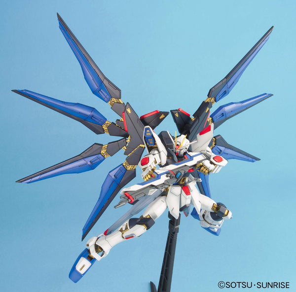 Gundam Seed Strike Freedom Gundam  Z.A.F.T. Mobile Suit ZGMF-X20A Master Grade 1/100 Scale Model Kit