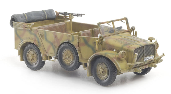 Dragon Armor Heavy Uniform Personnel Vehicle Type 40 1/72 Scale Model
