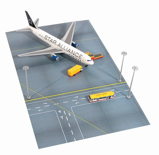 United Star Alliance Boeing 767-3001/400 Scale Diecast Model with Ground Service Vehicle