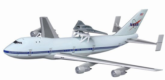 Boeing 747 with Phantom Ray X-45C Edwards AFB 1/400 Model with Stand