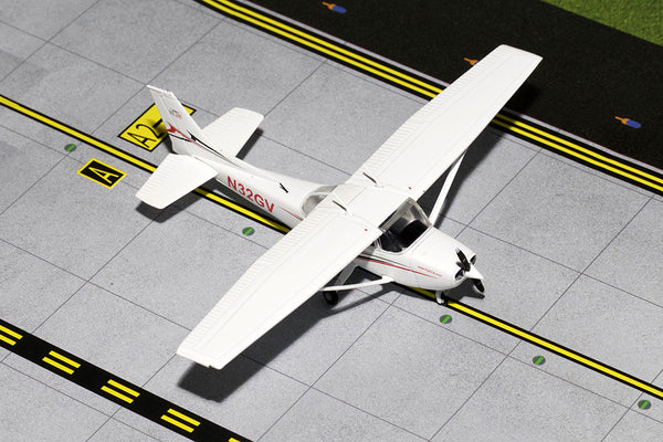 Gemini Sporty's Pilot Shop Red Cessna 172 Skyhawk 1/72 Diecast Scale Model