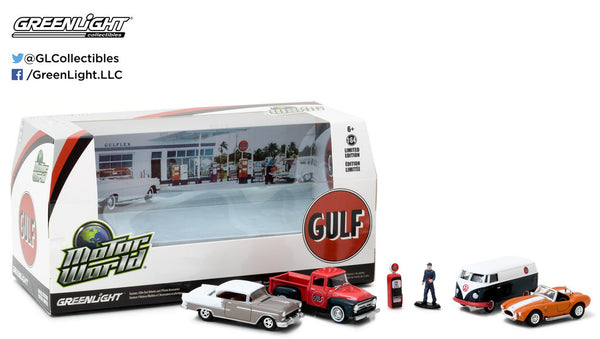 Motorworld Vintage Gulf Gas Station Set includes 4 1/64 Vehicles and 2 Accessory