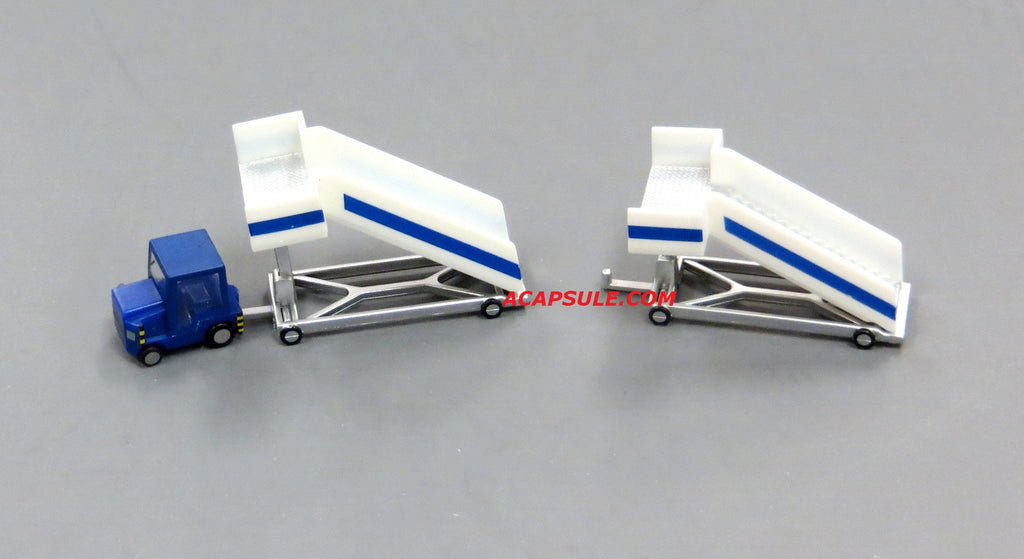 Herpa 551861 – Fluggasttreppen Mit Schlepper, Maßstab 1:87, Weiß – Sammler-Modell Herpa 551861 – Fluggasttreppen Mit Schlepper, Maßstab 1:87, Weiß – Sammler-Modell