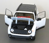 White Jeep Renegade Trailhawk 1/24 Scale Diecast Model Car