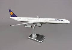 Hogan Lufthansa A340-600 1/200 Scale Model w Stand