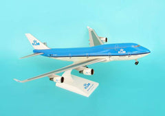 Skymarks Model KLM 747-400 1/200 Scale with Stand and Gears