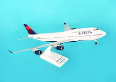 Skymarks Model Delta 747-400 1/200 Scale with Stand and Gears