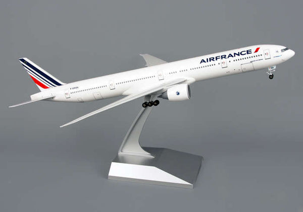 Skymarks Model Air France 777-300ER 1/200 Scale with Stand and Gears