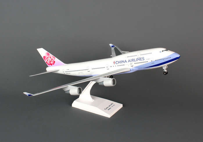 Skymarks Model China Airlines 747-400 1/200 Scale with Stand