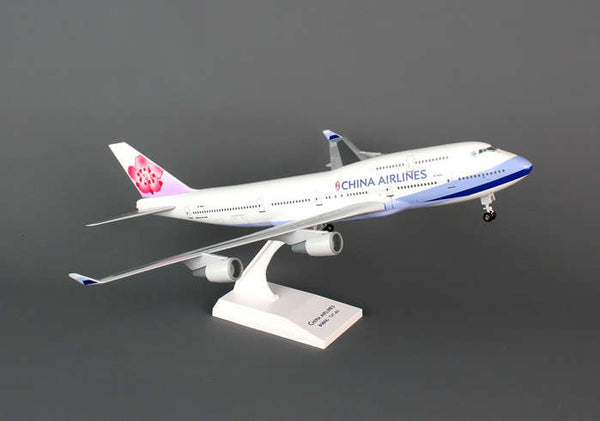 Skymarks Model China Airlines 747-400 1/200 Scale with Stand and Gears