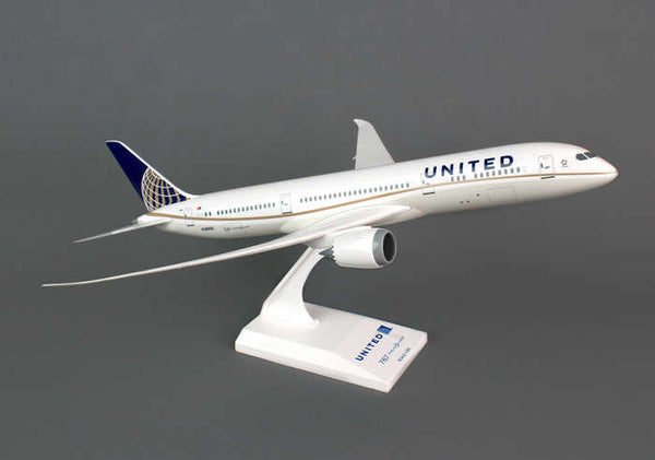 Skymarks Model United Airlines Boeing 787-9 1/200 Scale with Stand Reg N38950