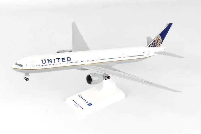 Skymarks United Airlines 777-300 1/200 Scale with Stand & Gears 